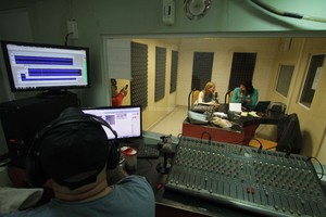 ELLITORAL_127000 |  Mauricio Garín Programa radial variado. Carlitos entrevistó a Marcela Aeberhard, una de las candidatas que en el marco de las elecciones generales visitó su programa de radio.