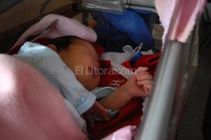 ELLITORAL_160641 |  Archivo El Litoral Calentitos. A veces, los bebés permanecen internados más tiempo del que los padres prevén y se quedan sin ropa para estar en el hospital.