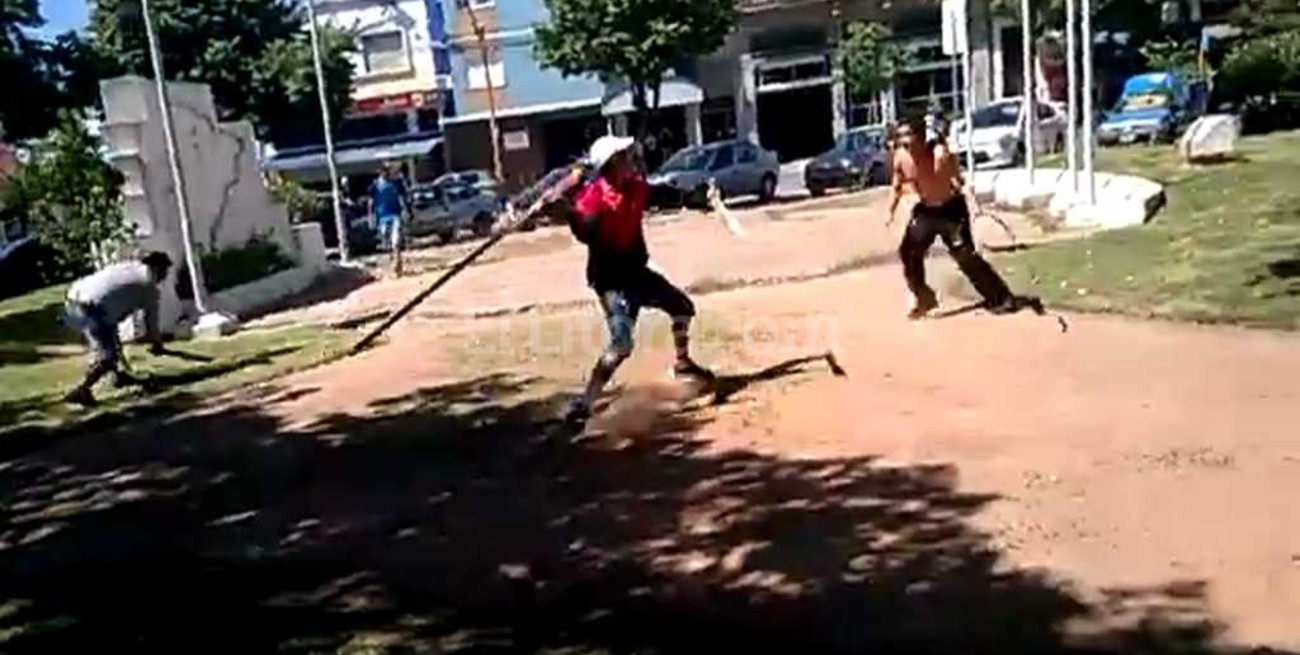 Video: pelea de trapitos en plena Plaza España