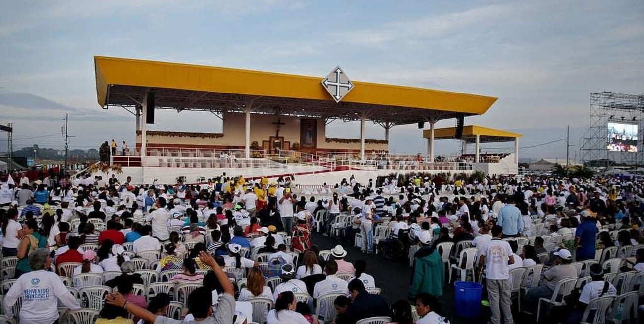 El papa dio una misa campal para 600.000 personas en Guayaquil
