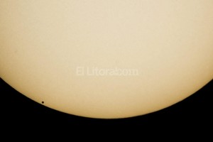ELLITORAL_151434 |  Agencia EFE Mercurio pasa por delante del Sol