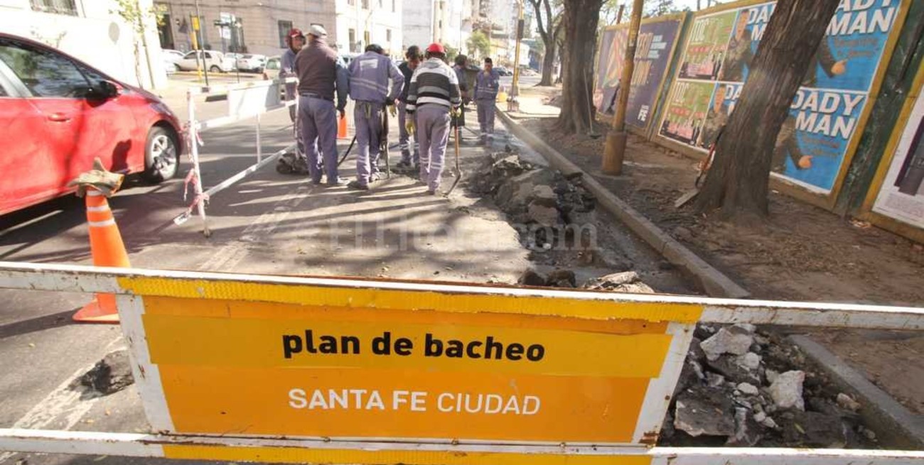 Comenzaron los trabajos de reparación en calle Rivadvia