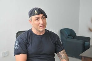 ELLITORAL_170766 |  Flavio Raina Ignacio Carpegna tiene 34 años y es policía desde hace 13. Hoy es subjefe del cuerpo que lleva en la piel: el Comando Radioeléctrico.  Para mí, no es un trabajo. Yo lo haría gratis .