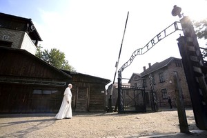 Telam Esta es la tercera visita de un Papa a Auschwitz, tras la de Juan Pablo II el 7 de junio de 1979 y la de Benedicto XVI el 28 de mayo de 2006.