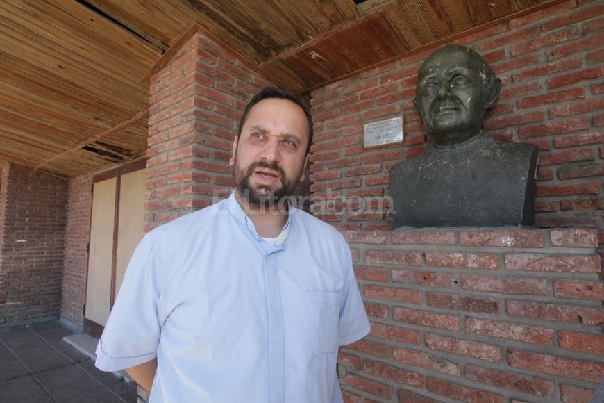 ELLITORAL_167230 |  Guillermo Di Salvatore El padre Matías Camussi nació tres años después de la muerte del padre Catena. Con sus 33 años, es cura desde hace 6 años y desde hace 3, es el heredero de la obra de Catena, como párroco de la Cristo obrero.