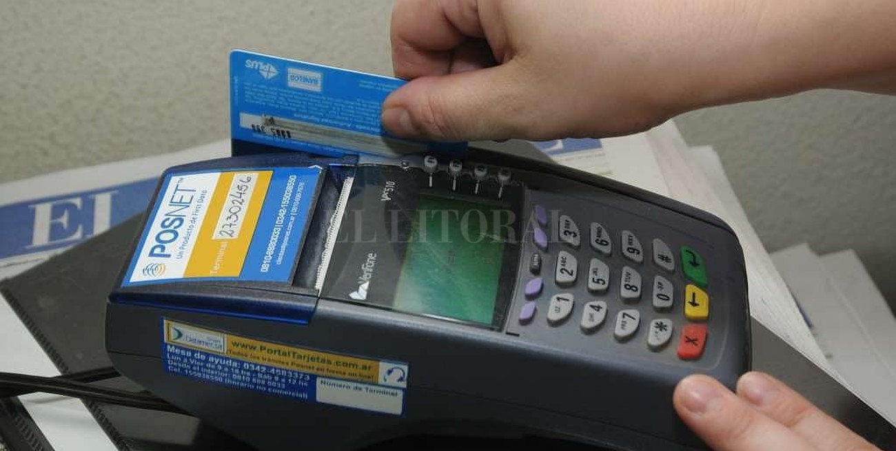 Se extiende la obligación de aceptar tarjetas de débito