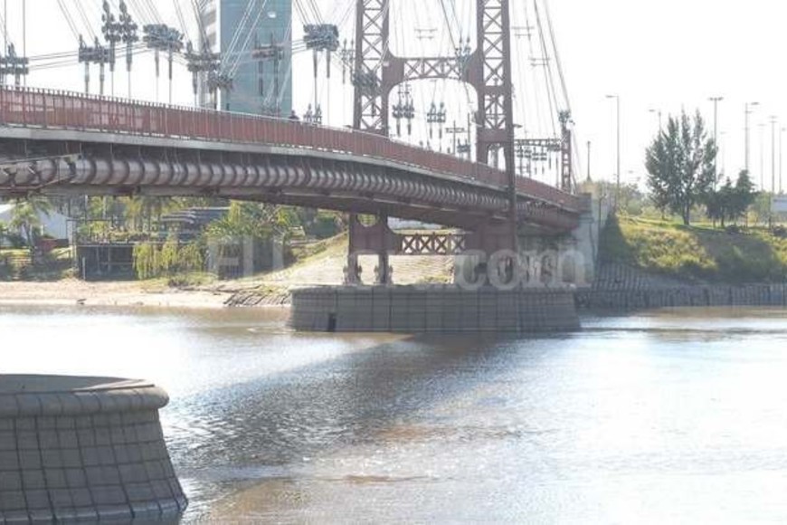 ELLITORAL_136761 |  Flavio Raina Daños en la pila este. En esta, hay un agujero por faltante de recubrimiento.