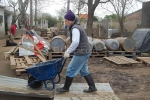 ELLITORAL_147252 |  Gentileza Dignidad Animal Todos los domingos, los voluntarios refuerzan la limpieza y desinfección del lugar.
