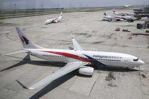 ELLITORAL_129905 |  EFE Las autoridades cada vez están más convencidas que los restos de avión hallados en el Inidco pertenecen al vuelo de  Malaysian Airlines.