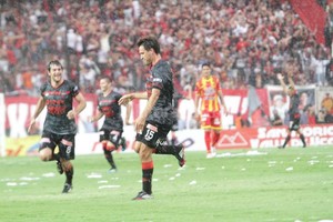 Manuel Fabatía El mejor recuerdo. La tarde del recordado ascenso, cuando el Mago Ramírez apareció bajo la lluvia y selló el partido con los correntinos de Boca Unidos, devolviendo a Colón a Primera División. Luego, llegó la polémica con Mostaza Merlo, la intermitencia con Javier López y directamente la limpieza en el arranque del ciclo Franco...hasta ayer.