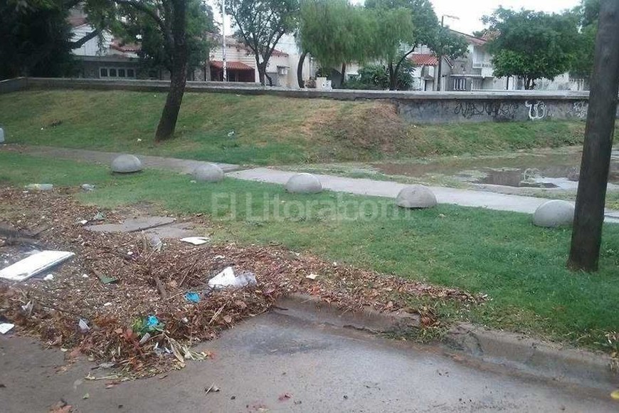 ELLITORAL_144866 |  Periodismo Ciudadano Boca de tormenta totalmente tapada en Necochea al 2800