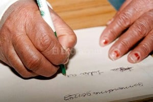 Archivo El Litoral Unos 758 millones de personas mayores de 15 años, dos tercios de los cuales son mujeres, siguen siendo analfabetos en el mundo.