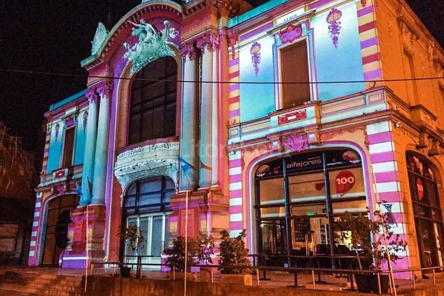 ELLITORAL_166752 |  Municipalidad de Santa Fe Mapping. Intervención lumínica  Texturas de luz , que se proyectará en forma gratuita esta noche sobre la fachada del Teatro Municipal  1° de Mayo .
