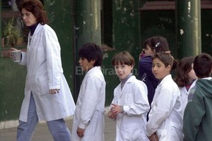 Archivo El Litoral Docentes, solos. Notamos que las instituciones no toman conciencia de este problema, que es serio , advirtió Pimpinella. Ahora, la investigación pondrá foco en los trabajadores de la salud.