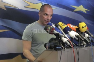 ELLITORAL_127832 |  EFE Varoufakis fue el encargado ayer de hacer públicos los primeros resultados del escrutinio.