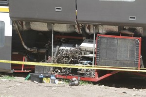 ELLITORAL_143904 |  Guillermo Di Salvatore Reparaciones. Esta mañana se vio a mecanicos intervenir la formación.