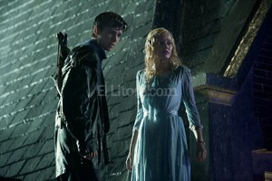 Gentileza 20th Century Fox Jake Portman (Asa Butterfield) y Emma Bloom (Ella Purnell), una relación con anclajes en el pasado.