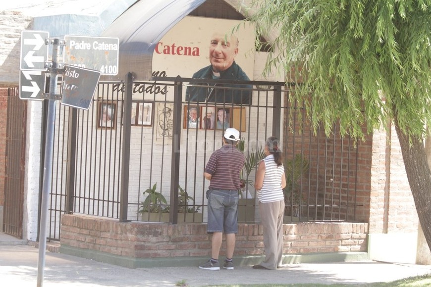 ELLITORAL_167229 |  Guillermo Di Salvatore Las paredes de Villa del Parque recuerdan al Padre Catena.