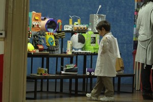 Guillermo Di Salvatore Entendiendo el tiempo. Un stand invitaba a reflexionar sobre la noción de pasado, presente y futuro. Una multitud de alumnos asistió a la Feria de Ciencia y Tecnología que organiza el Gobierno provincial.