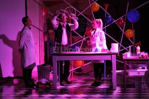 Mauricio Garín Con una performance científico-artística se dejó inaugurada la muestra que se organiza por estaciones , ocupando diferentes espacios de FIQ.