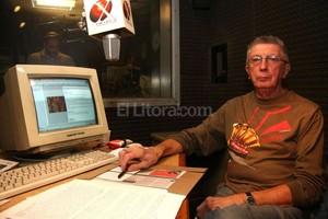 Mercedes Pardo En el estudio de FM La X, su segundo hogar, donde desarrolló durante años el ciclo El Rescate .