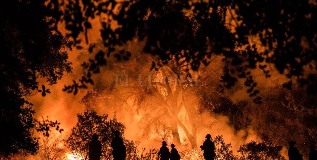 Controlan casi por completo el mayor incendio de la historia de California