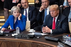ELLITORAL_216663 |  dpa La primera minsistra de Reino Unido, Theresa May, y el presidente de Estados Unidos, Donald Trump, participan el 11/07/2018 en Bruselas, Bélgica, en la cumbre de la OTAN.