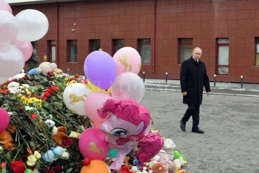 ELLITORAL_207125 |  Internet Al visitar el lugar de la tragedia, el presidente Vladimir Putin declaró que el incendio fue el resultado de  negligencia criminal .