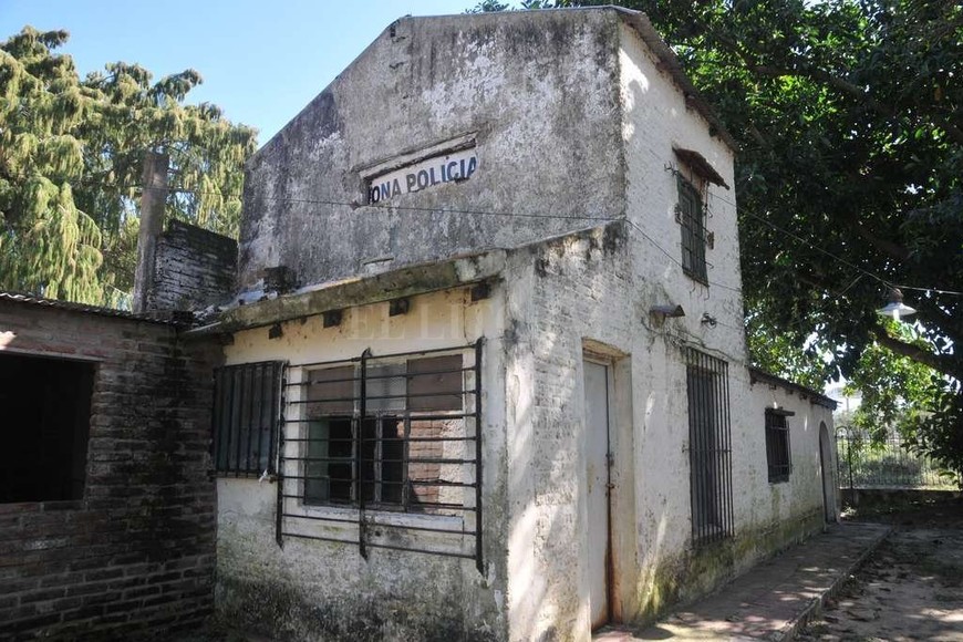 ELLITORAL_177867 |  Flavio Raina Aquí funcionaba un destacamento policial que fue abandonado tras la inundación. Está junto a la escuela Booz. Ahora los agentes sólo patrullan el barrio.