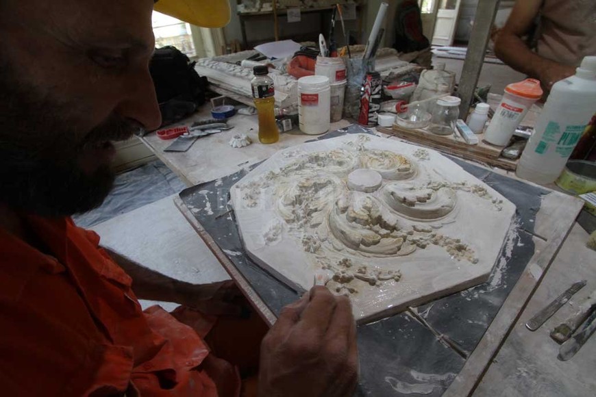 ELLITORAL_203344 |  Mauricio Garín Freico:  La idea de la restauración es más que nada la conservación antes que la reposición. Este oficio es una pasión .