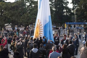 ELLITORAL_214686 |  Marcelo Manera Sin autoridades nacionales, sólo con el gobernador y funcionarios provinciales y locales, se realizó el acto central por el Día de la Bandera en la ciudad de Rosario.