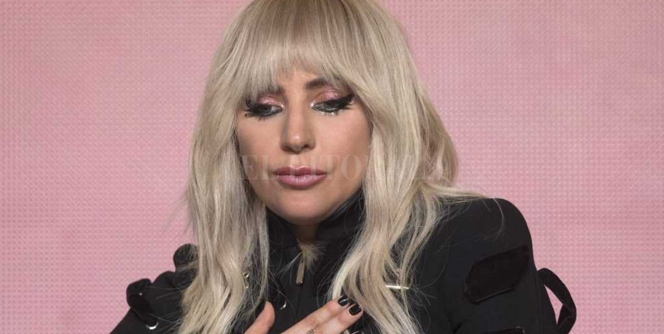 Lady Gaga pospuso su gira por Europa por problemas de salud