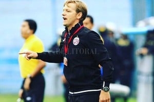 El Litoral Italia, Corea, Perú... A pesar de ser muy joven (36), es importante la experiencia que Martín Cicotello acumuló en su recorrido. Jugó en Italia por más de diez años: había hecho todas las inferiores en Unión, pero no logró debutar en Primera División. Es hincha fanático del Tate. Llega por dos años y podría sumar un colaborador.