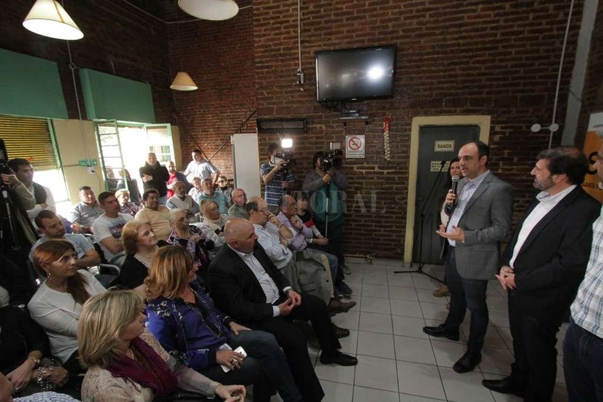 ELLITORAL_188495 |  Gentileza Municipalidad El intendente Corral presentó el proyecto esta mañana a comerciantes, vecinos y empresarios inmobiliarios.