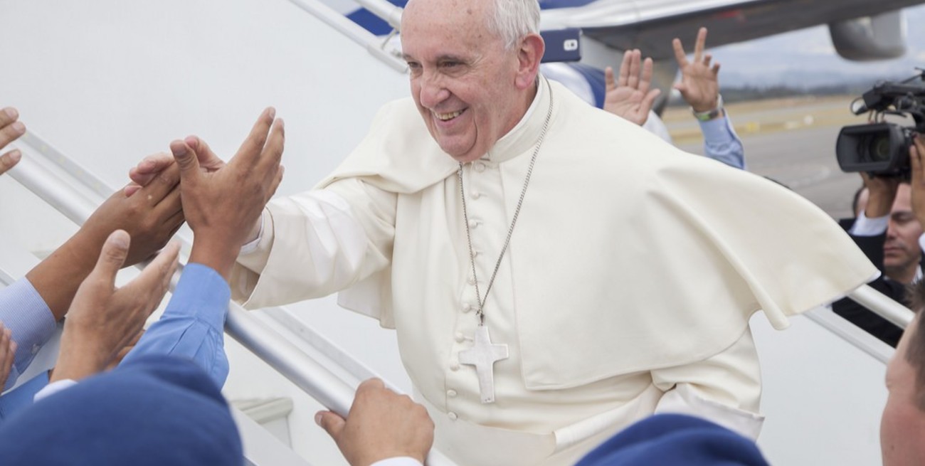 El papa culmina su gira por Chile y viaja rumbo a Perú 