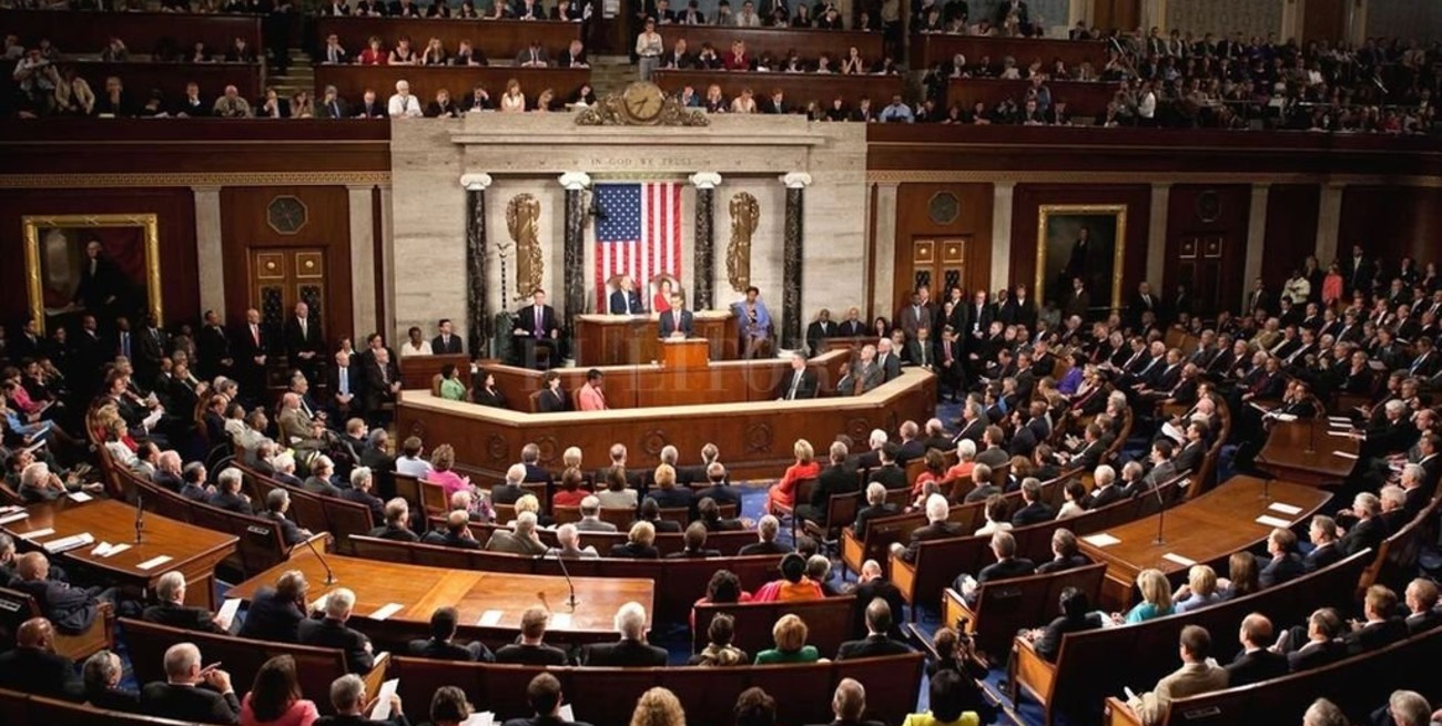 Senadores anuncian plan para restablecer el Obamacare