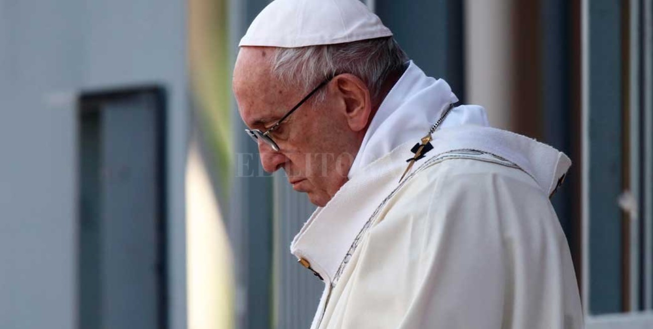 Papa Francisco aceptó la renuncia de tres obispos chilenos denunciados por abuso