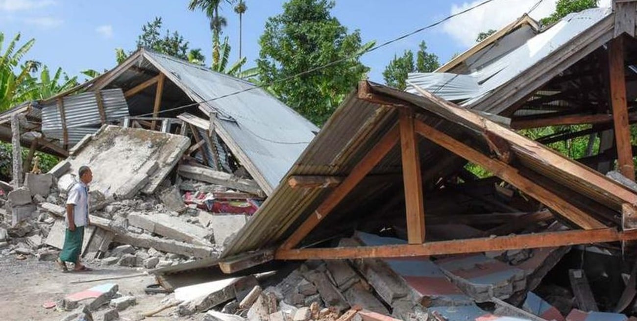 Indonesia: varios muertos por un tsunami y un terremoto de 7,5 grados