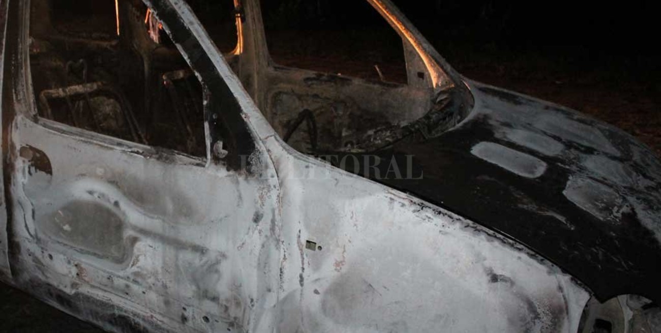 Otro vehículo quemado, ahora en Recreo sur