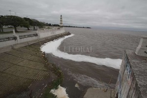 ELLITORAL_181325 |  Guillermo Di Salvatore En la zona de Santa Fe, el río está unos 70 centímetros por encima del promedio para esta época del año.