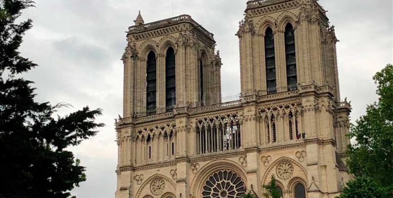 La catedral de Notre Dame no celebra la misa de navidad por primera vez en 226 años