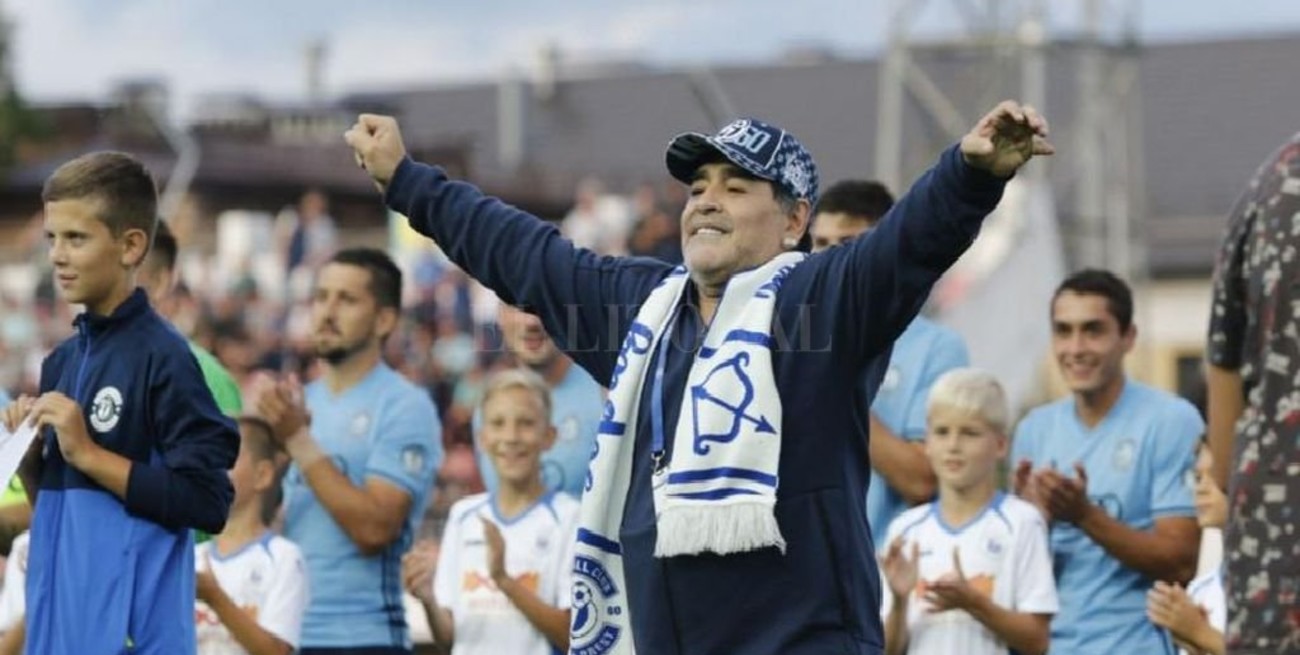 Maradona causó una revolución en su llegada a Bielorrusia
