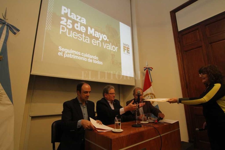 ELLITORAL_178698 |  Guillermo Di Salvatore Apertura de sobres. Se realizó esta mañana, con la participación del vicegobernador, Carlos Fascendini; el intendente, José Corral, y el ministro de Obras Públicas de la provincia, Julio Schneider.