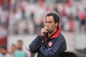 Mauricio Garín Juan Pablo Pumpido terminó de armar su cuerpo técnico (lo sumó a Llinas como entrenador de arqueros), definió Mar del Plata como lugar de pretemporada y tiene tres amistosos concretados: Olimpo y Quilmes, en la Costa; Rafaela, en Santa Fe. Ya tiene el primer refuerzo (Mauro Cejas, llega mañana) y ahora va por un punta.