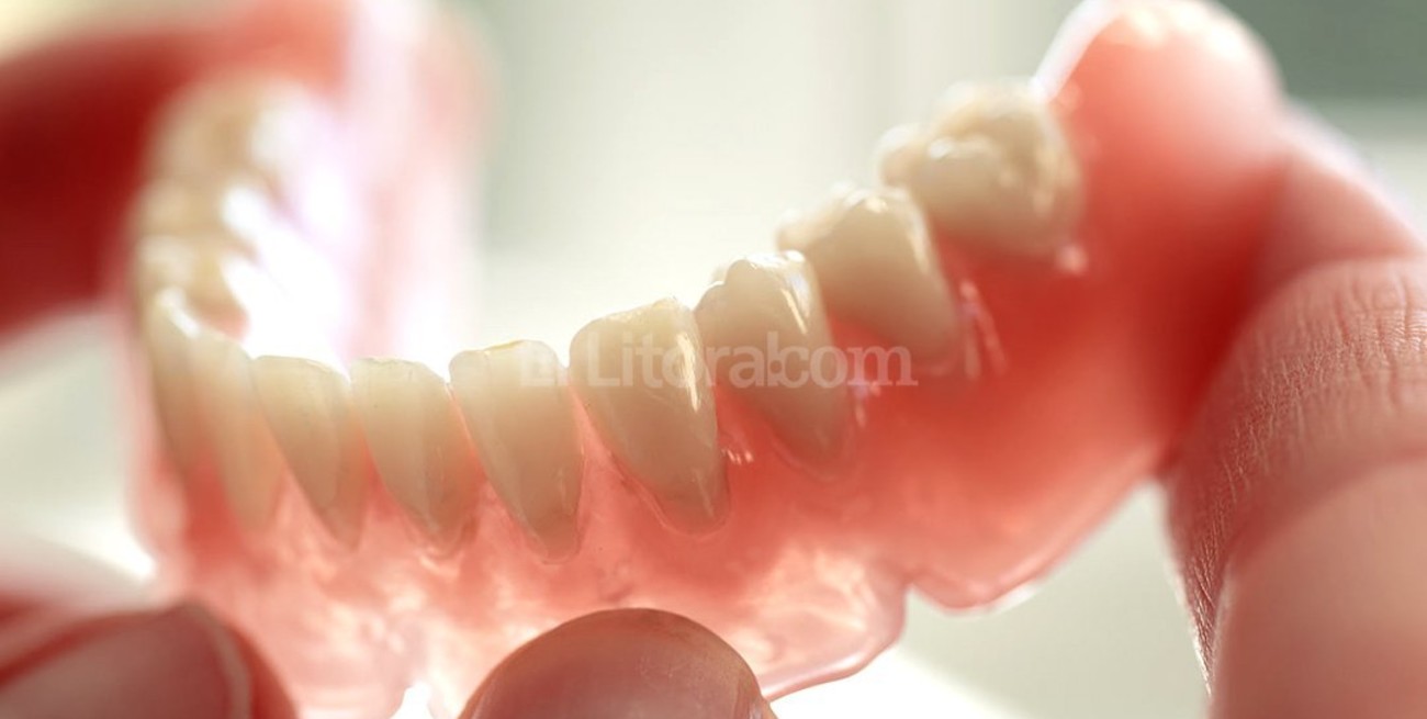 Estudiantes argentinos crean prótesis dentales con impresoras 3D