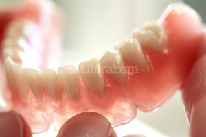 ELLITORAL_163868 |  UNSAM n su aplicación para prótesis dentales, la idea es que el mecánico dental utilice una muestra de las piezas a realizar para escanearla y diseñar digitalmente la prótesis que va a fabricar.