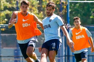 ELLITORAL_205233 |  Twitter Boca Jrs Gago se entrenaba con sus compañeros y ya planeaban su regreso al primer equipo pero sintió un dolor en la rodilla operada