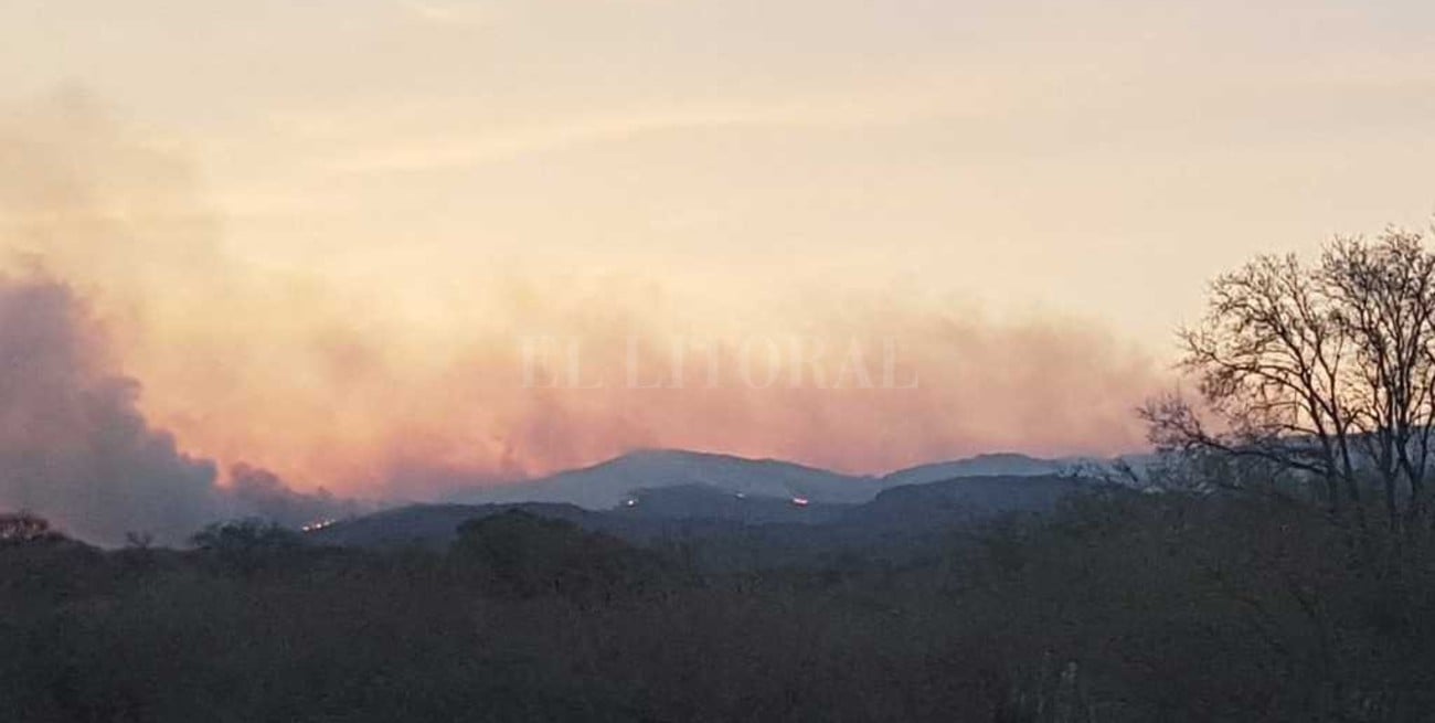 Impactantes imágenes de un incendio en las sierras de Córdoba