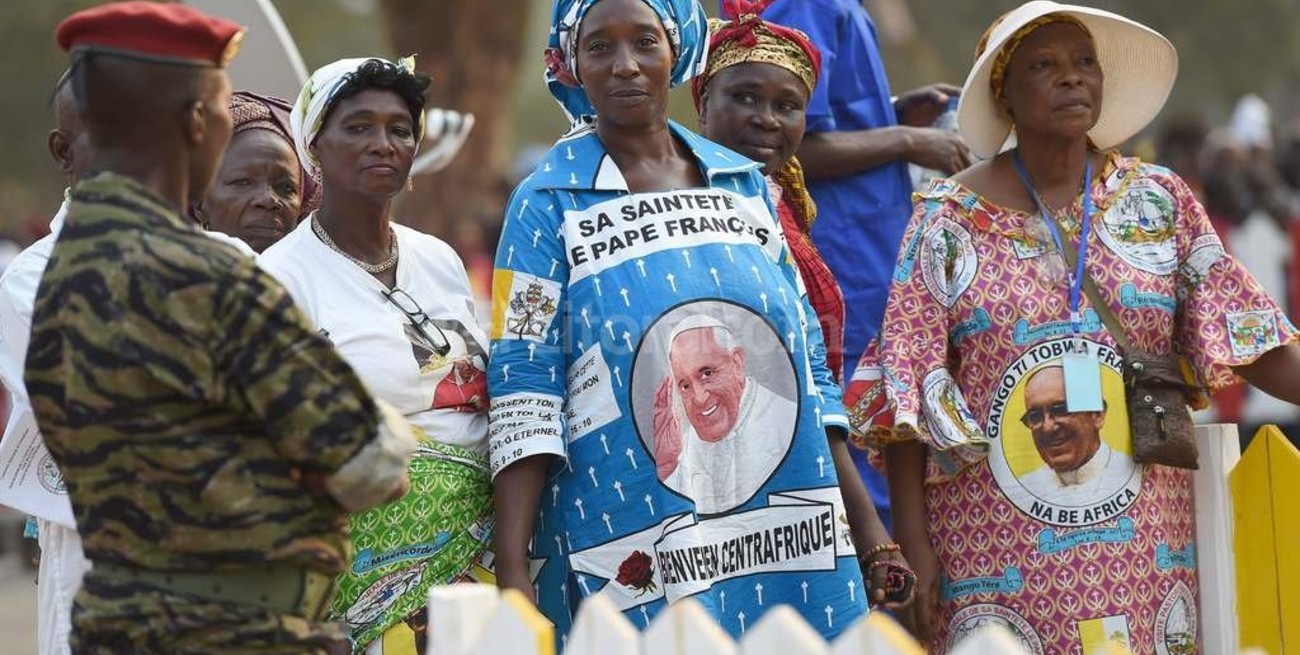 El Papa se despide de Africa con una multitudinaria misa