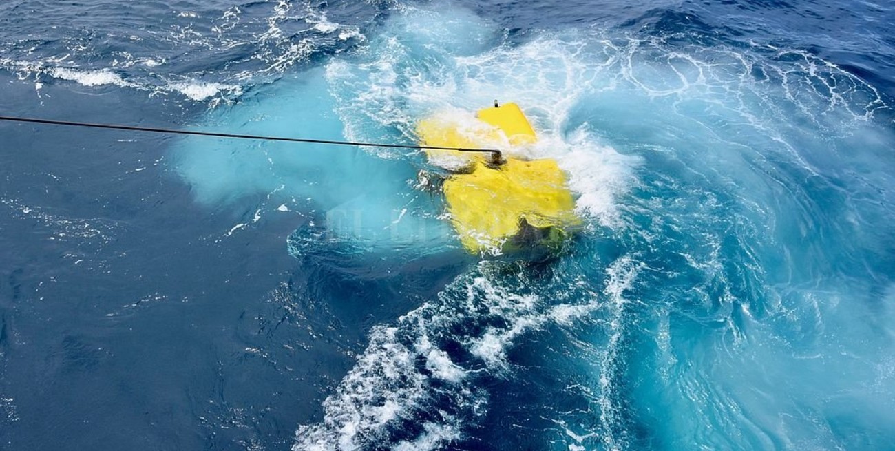 Submarino: investigan un punto a 700 metros de profundidad 